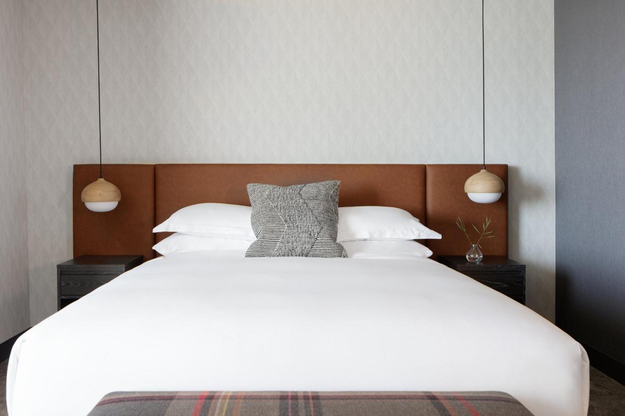 คิมป์ตัน อาร์เมอร์รี โฮเทล โบซแมน Hotel ภายนอก รูปภาพ